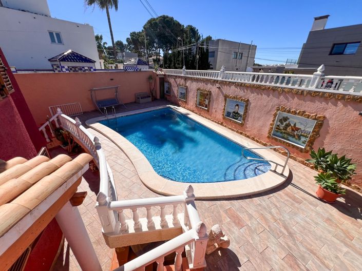 Image No.6-6 Bed Townhouse for sale