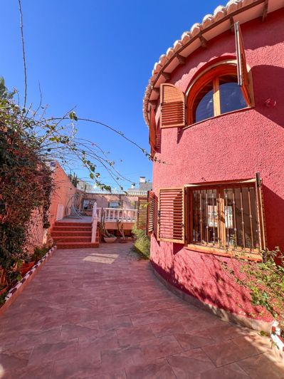 Image No.10-6 Bed Townhouse for sale