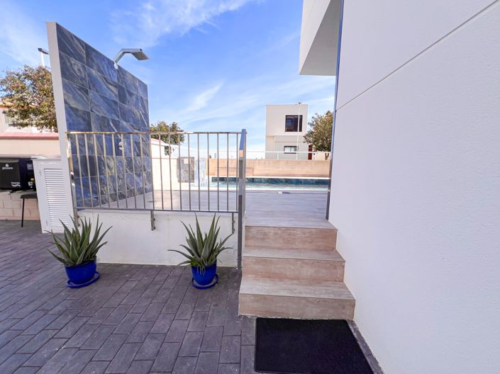 Image No.25-3 Bed Apartment for sale