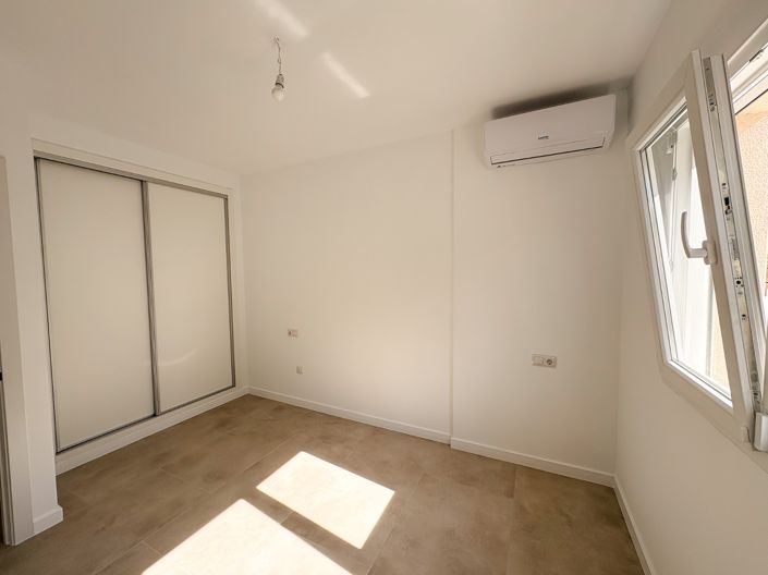 Image No.12-3 Bed Townhouse for sale