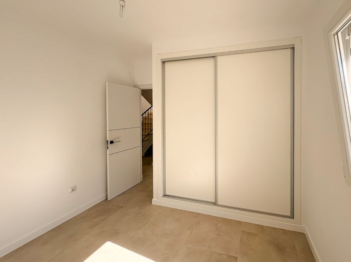 Image No.19-3 Bed Townhouse for sale