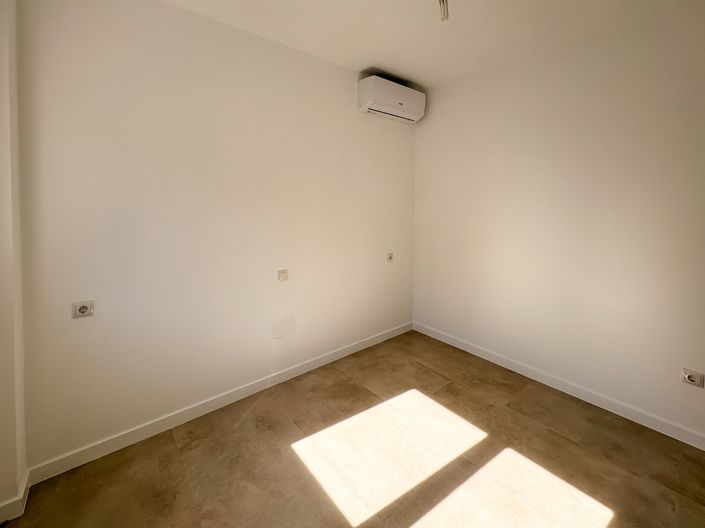 Image No.20-3 Bed Townhouse for sale