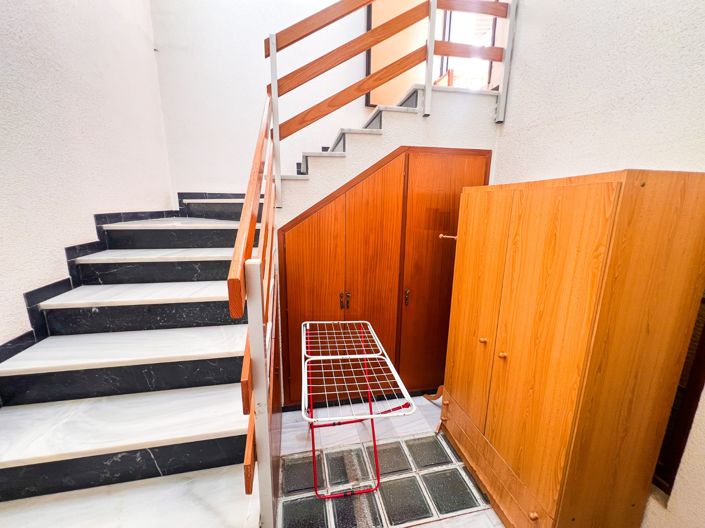 Image No.43-5 Bed Townhouse for sale