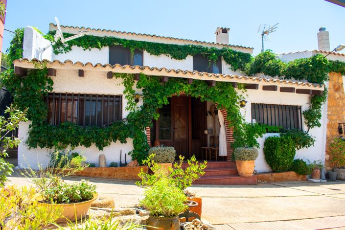 Image No.11-8 Bed Villa for sale