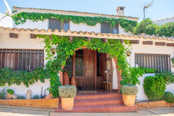 Image No.12-8 Bed Villa for sale