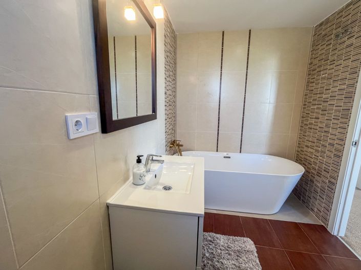 Image No.37-4 Bed Villa for sale