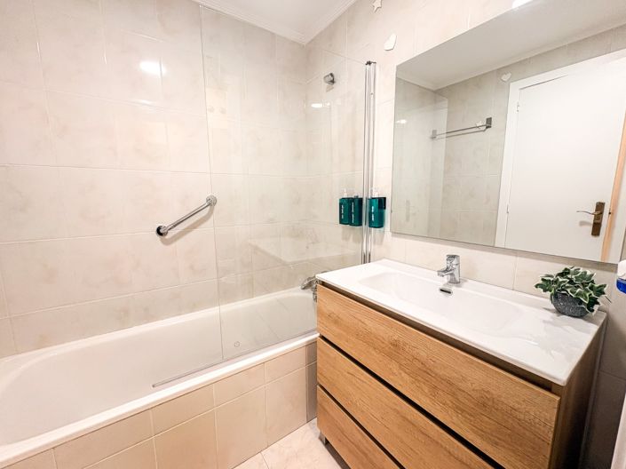 Image No.23-2 Bed Townhouse for sale