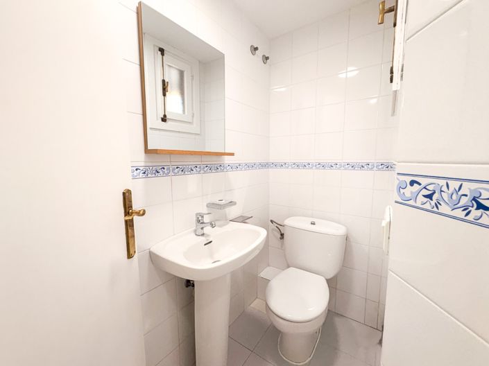 Image No.31-2 Bed Townhouse for sale