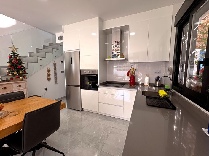 Image No.16-3 Bed Townhouse for sale