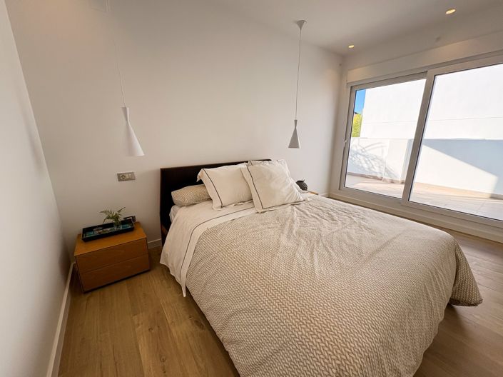 Image No.15-3 Bed Townhouse for sale