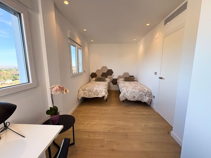 Image No.22-3 Bed Townhouse for sale