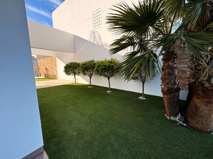Image No.35-3 Bed Townhouse for sale