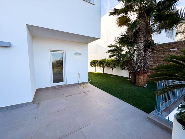 Image No.36-3 Bed Townhouse for sale