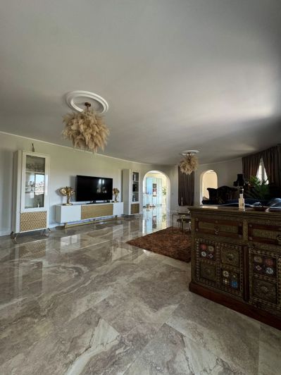 Image No.10-8 Bed Villa for sale