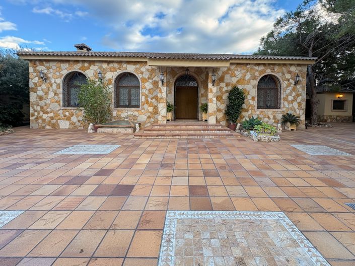 Image No.51-7 Bed Finca for sale