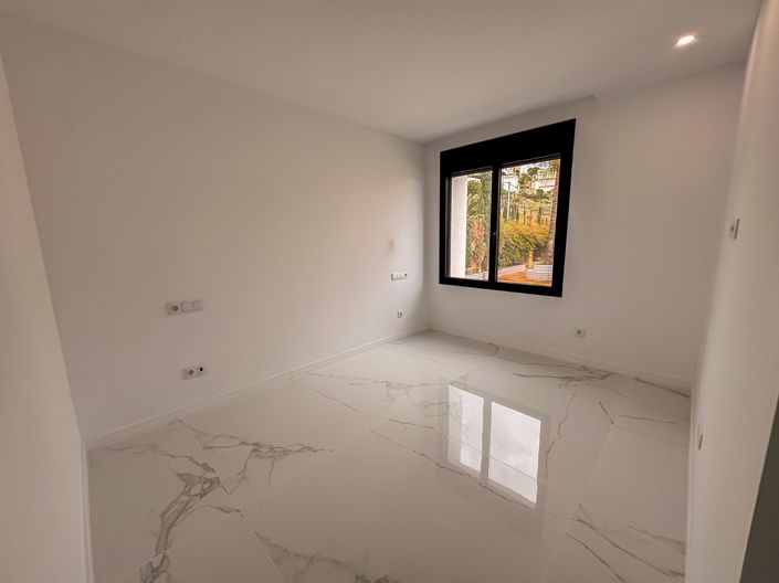Image No.31-5 Bed Villa for sale