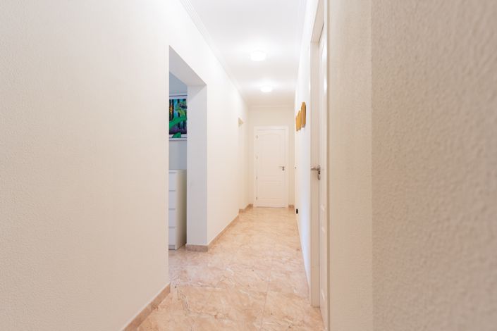 Image No.32-7 Bed Townhouse for sale