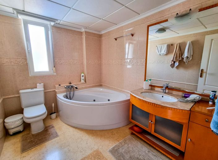 Image No.15-5 Bed Villa for sale