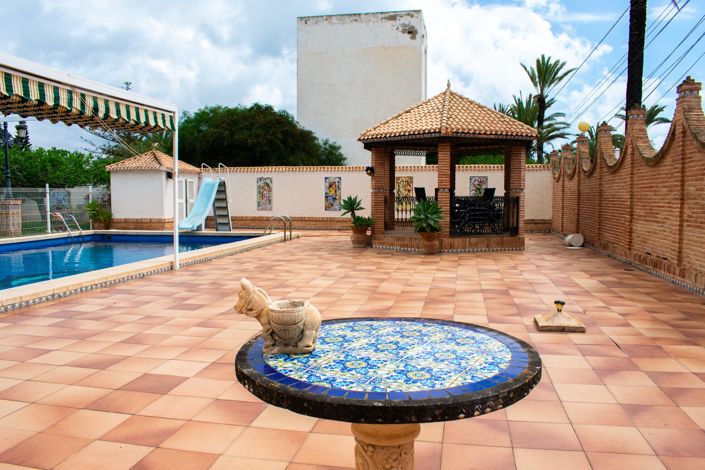 Image No.8-7 Bed Villa for sale