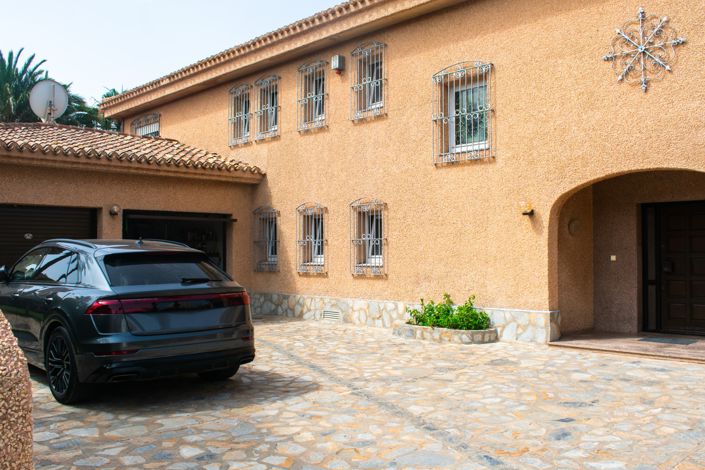 Image No.12-3 Bed Villa for sale