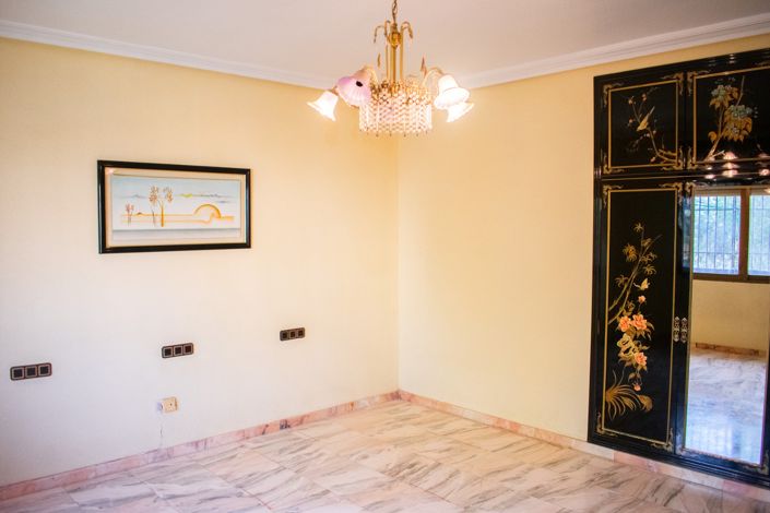 Image No.20-5 Bed Villa for sale