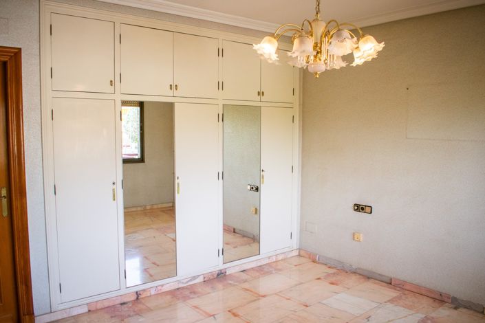Image No.41-5 Bed Villa for sale