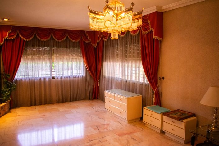 Image No.9-5 Bed Villa for sale