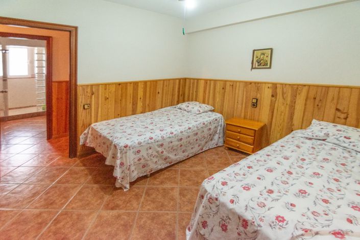 Image No.40-5 Bed Villa for sale