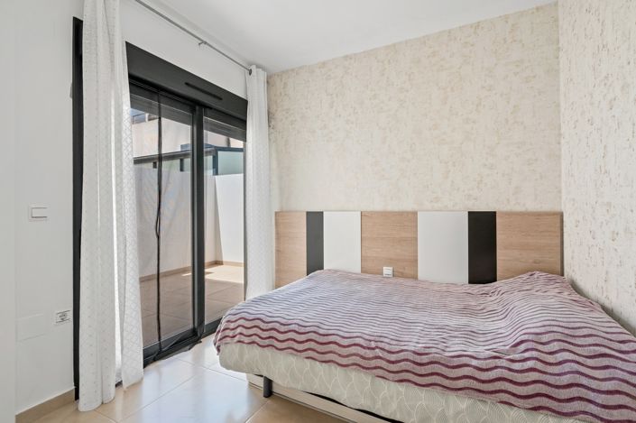 Image No.20-3 Bed Townhouse for sale