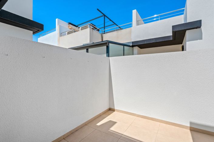 Image No.21-3 Bed Townhouse for sale