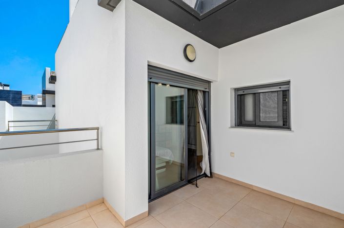 Image No.23-3 Bed Townhouse for sale