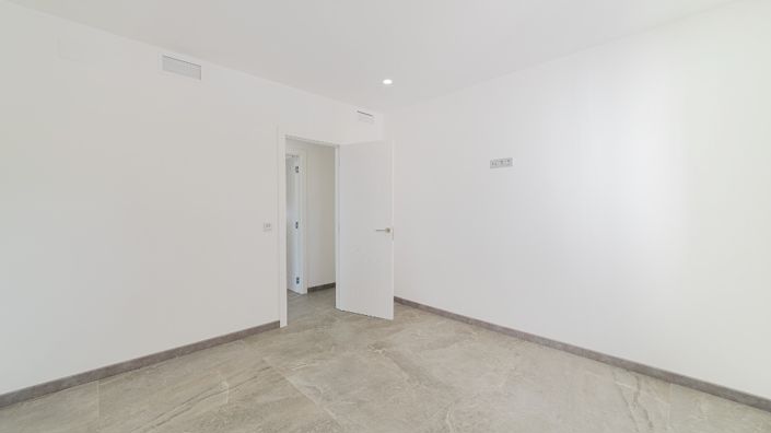 Image No.12-6 Bed Villa for sale