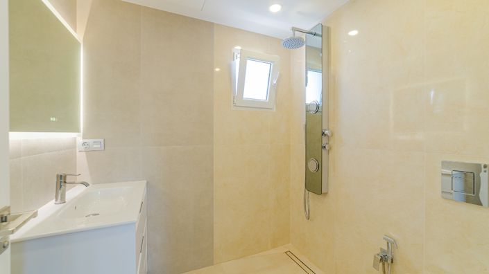Image No.15-6 Bed Villa for sale