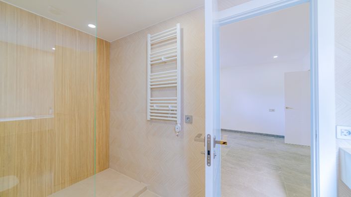 Image No.19-6 Bed Villa for sale