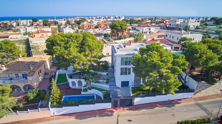 Image No.6-6 Bed Villa for sale