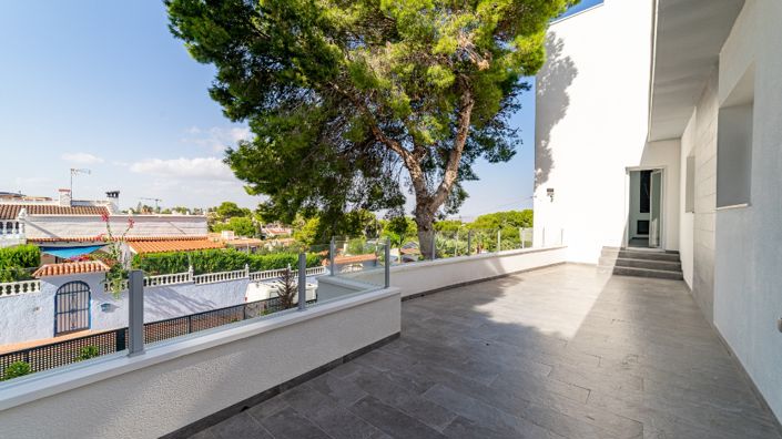 Image No.9-6 Bed Villa for sale