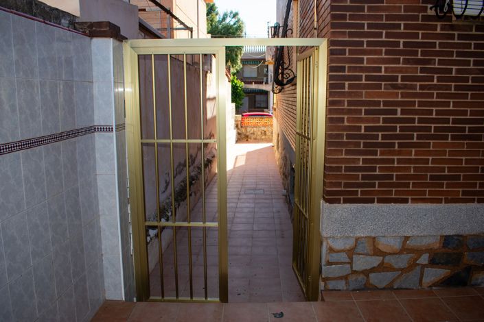 Image No.48-5 Bed Townhouse for sale