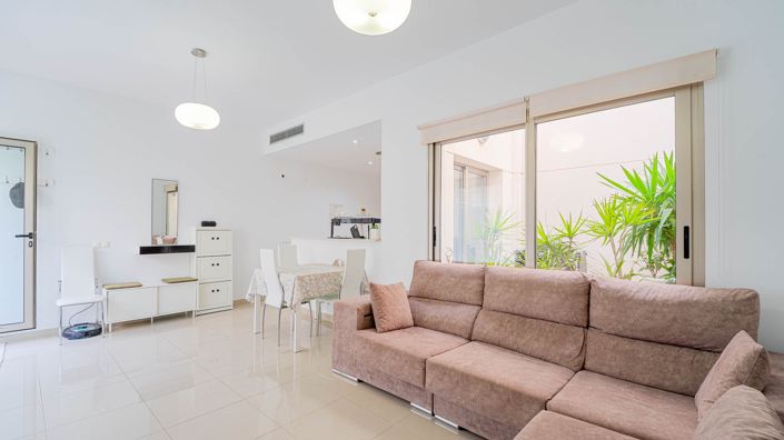 Image No.13-3 Bed Townhouse for sale