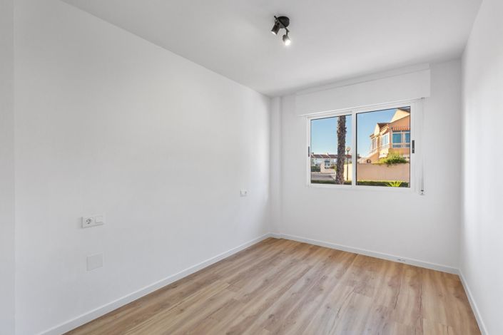 Image No.16-2 Bed Apartment for sale