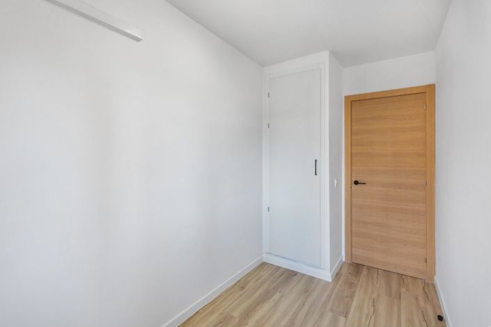 Image No.20-2 Bed Apartment for sale