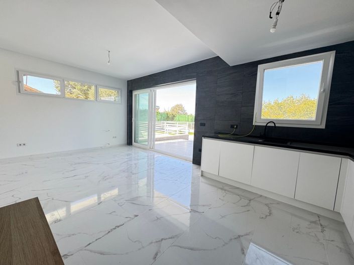 Image No.9-4 Bed Villa for sale
