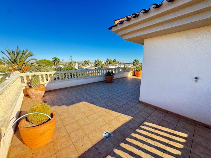 Image No.37-Villa de 4 chambres à vendre à Cabo Roig