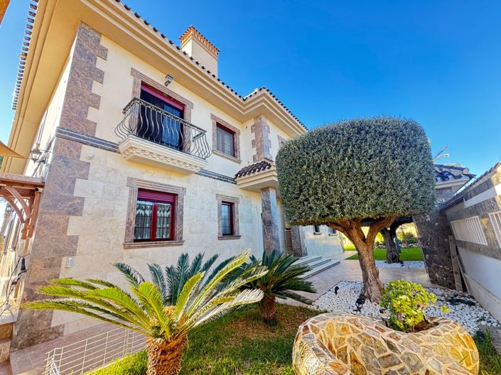 Image No.8-Villa de 4 chambres à vendre à Cabo Roig
