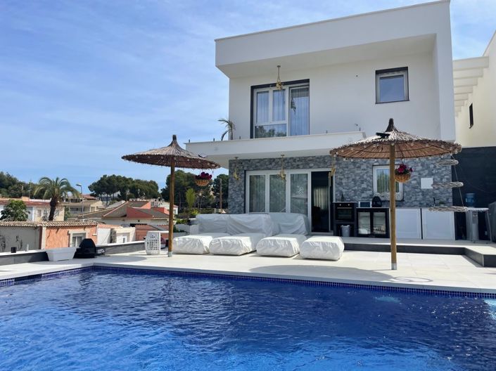 Image No.3-4 Bed Villa for sale