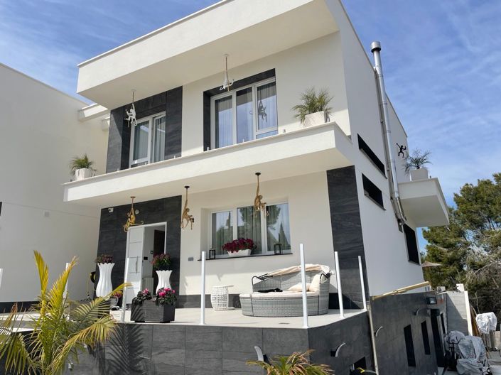 Image No.4-4 Bed Villa for sale