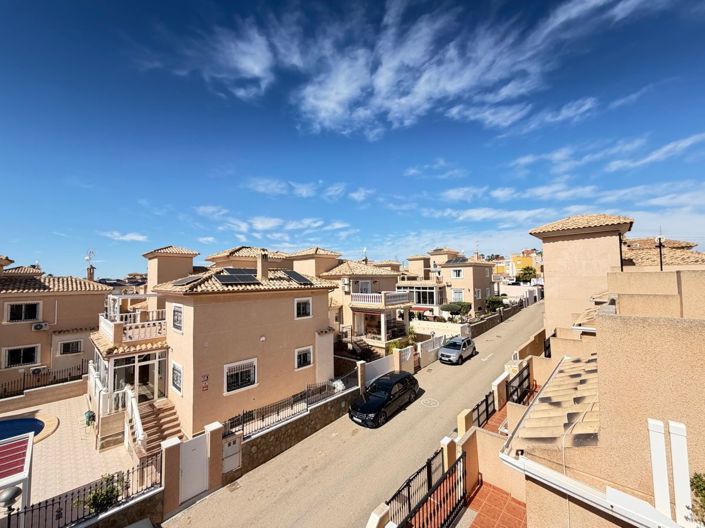 Image No.20-2 Bed Townhouse for sale