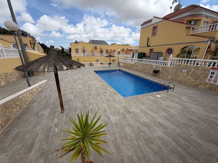 Image No.15-2 Bed Townhouse for sale