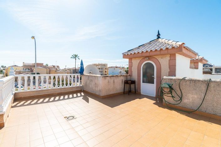 Image No.28-3 Bed Townhouse for sale