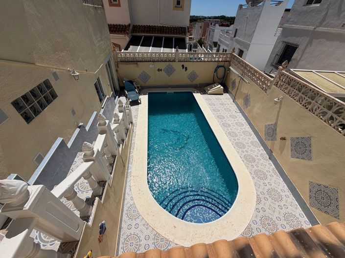 Image No.28-3 Bed Townhouse for sale