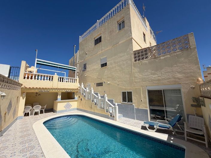 Image No.30-3 Bed Townhouse for sale